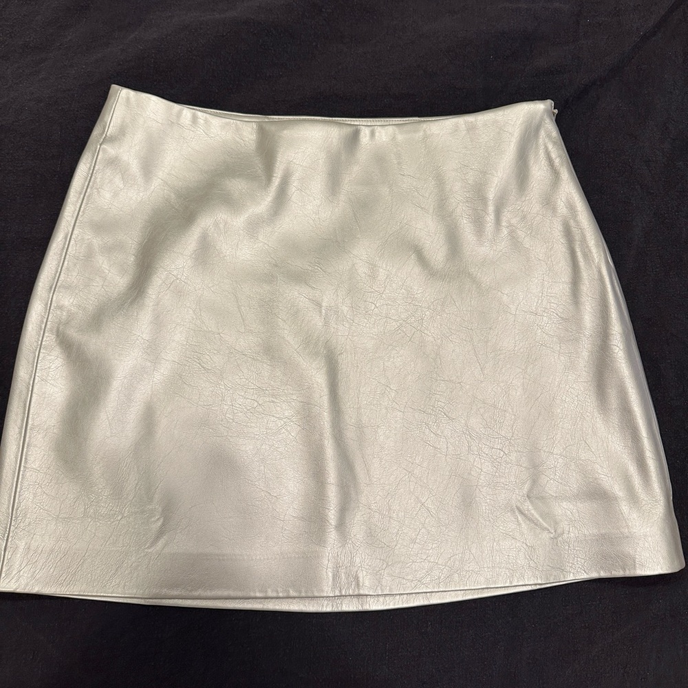 NWT Mango Silver Vegan Leather Mini Skirt length 14 1/4“ side zipper sz xs